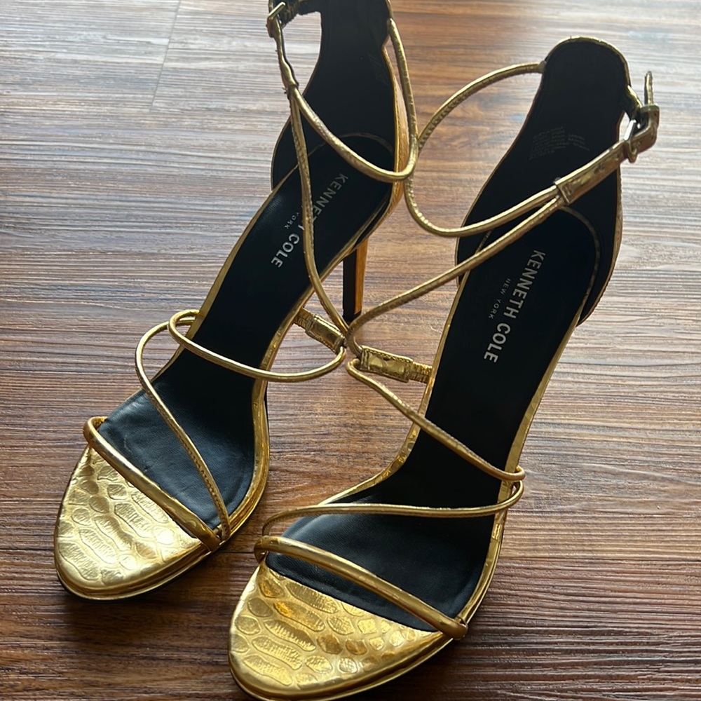 Kenneth Cole Gold Stilettos size 9/12